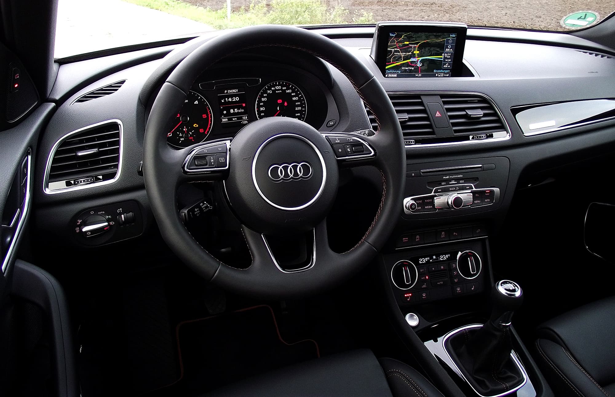 Audi Q3 — вид сбоку