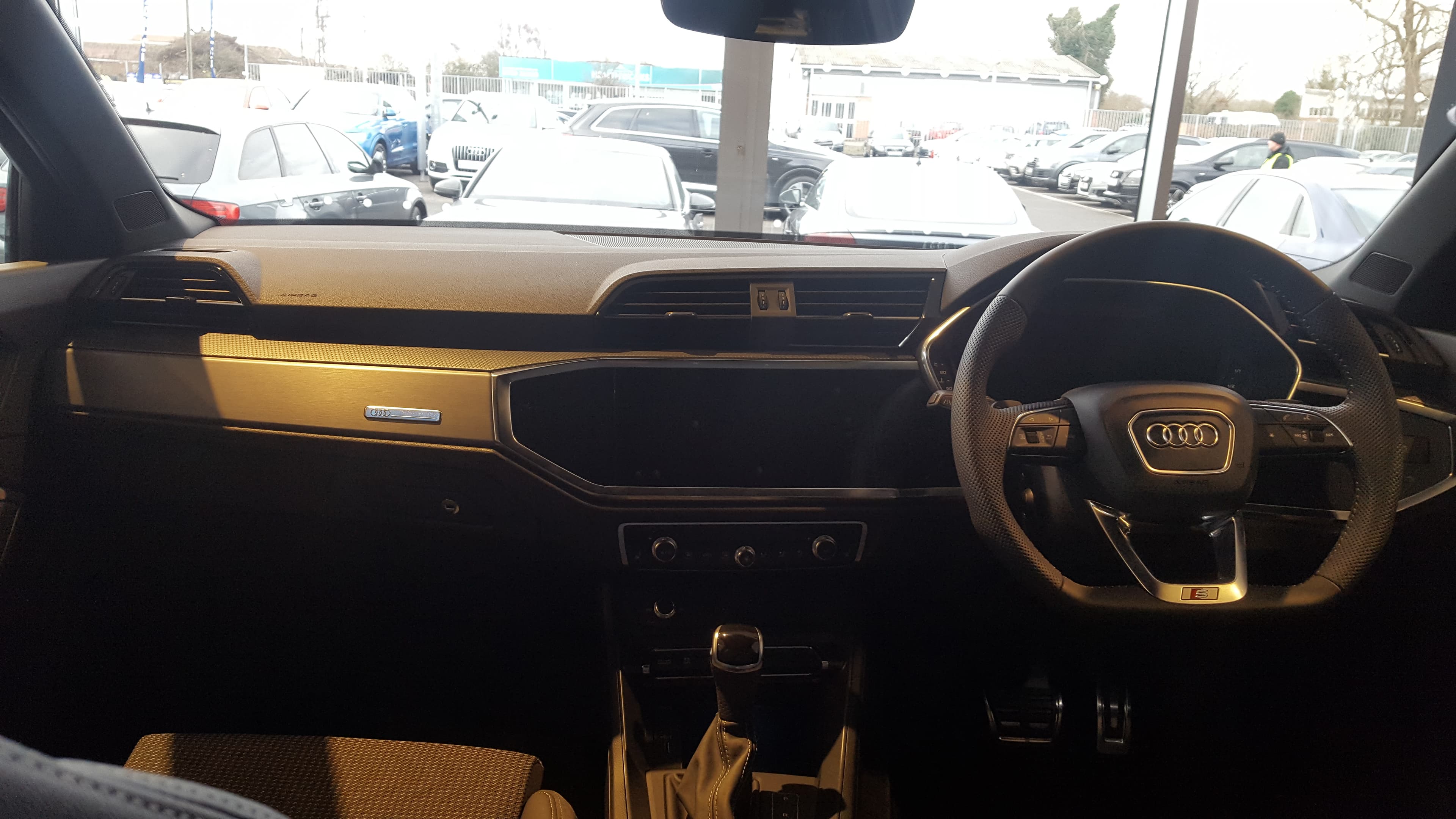 Audi Q3 — салон