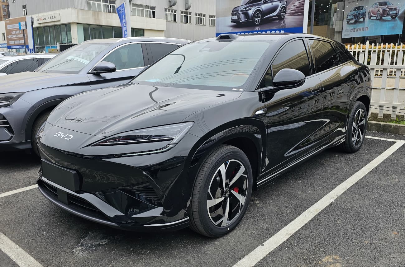 BYD Sealion 07 — салон