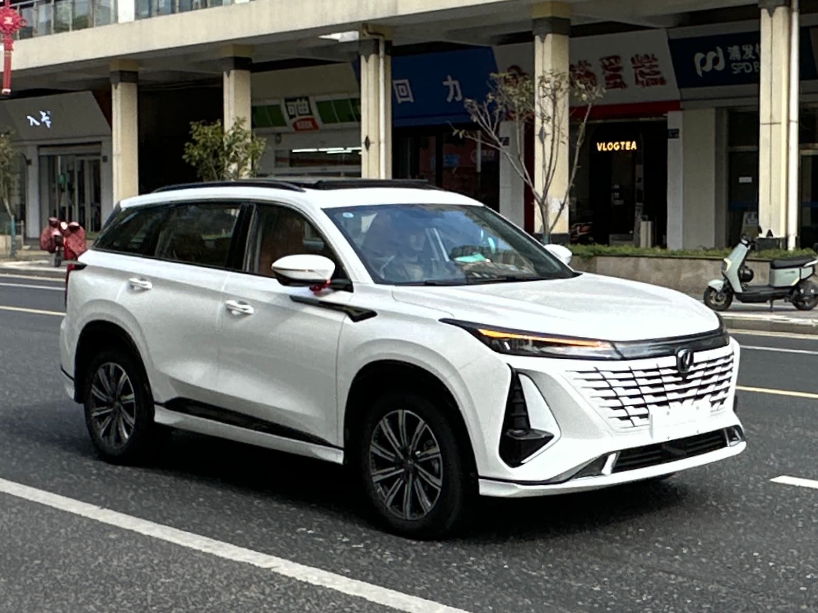 Changan CS75 Plus — салон