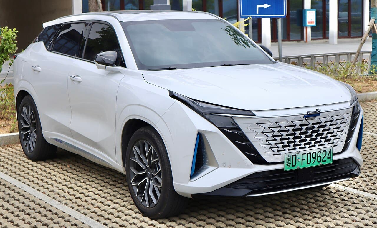 Changan UNI-Z — вид сбоку