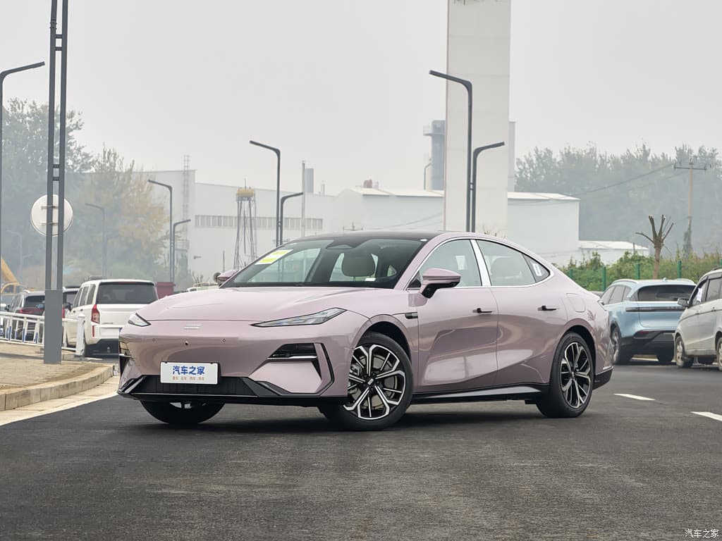Geely Galaxy E8