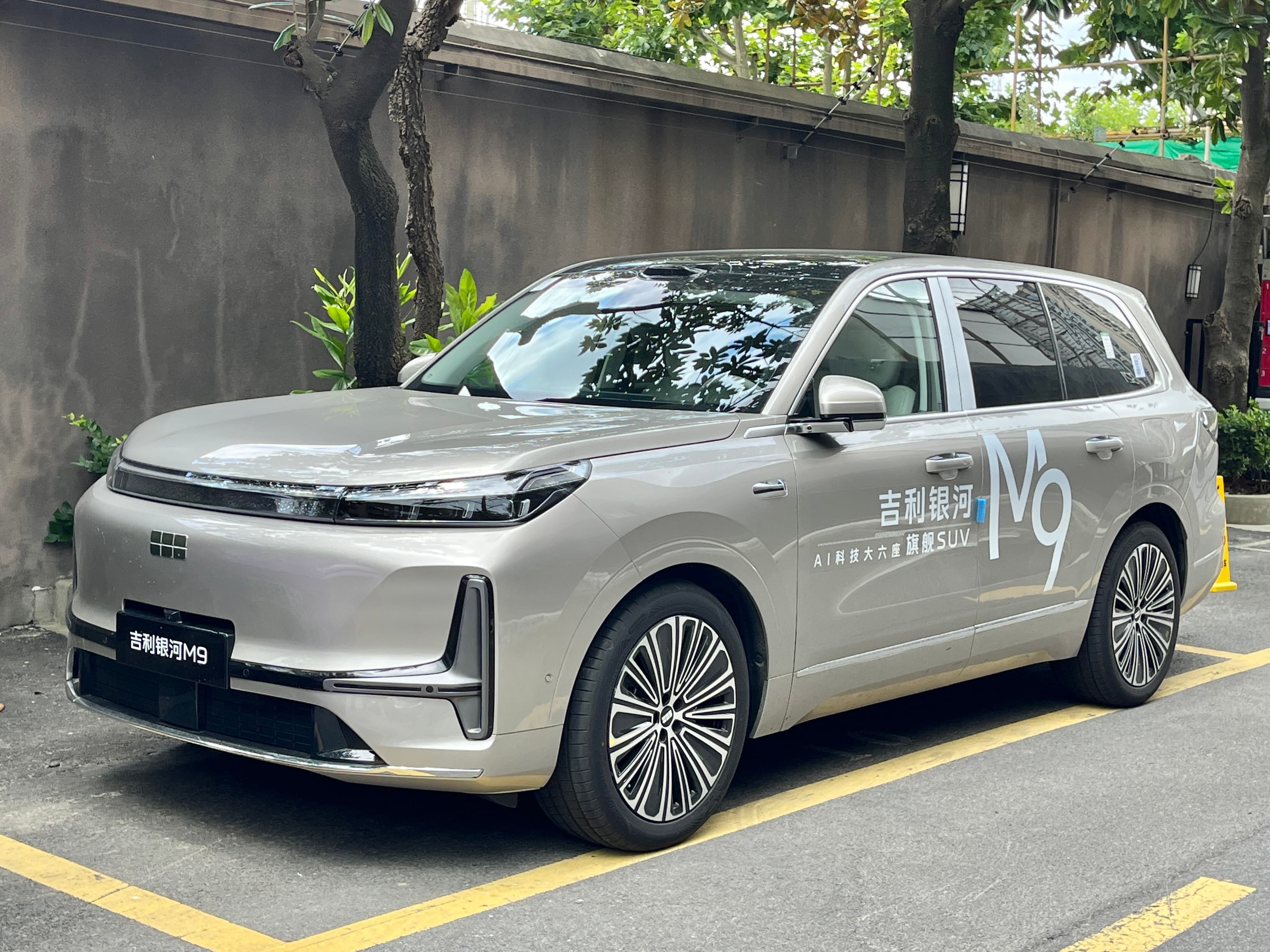 geely-galaxy-m9 photo 2