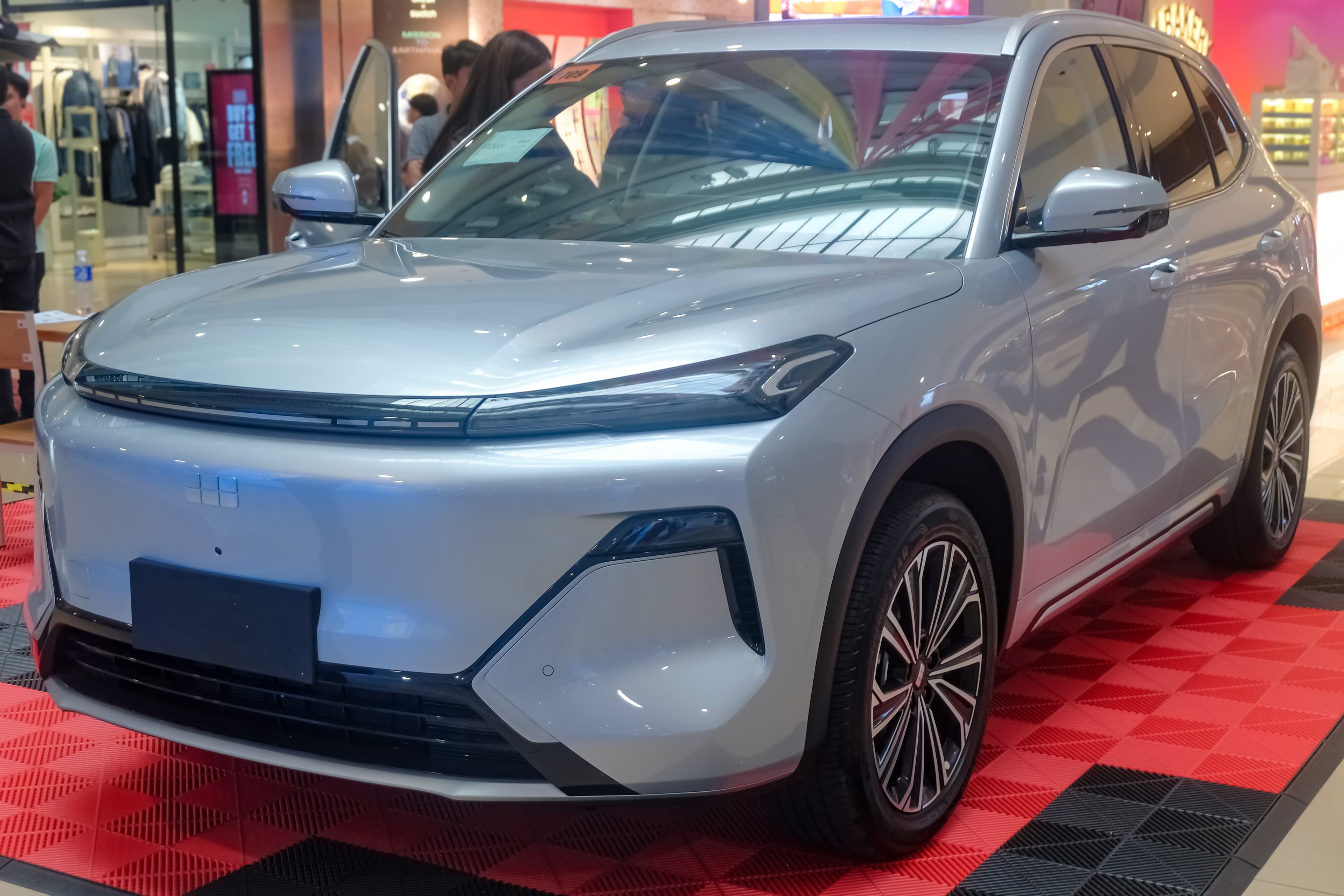 Geely Galaxy Starship 7 — вид сбоку