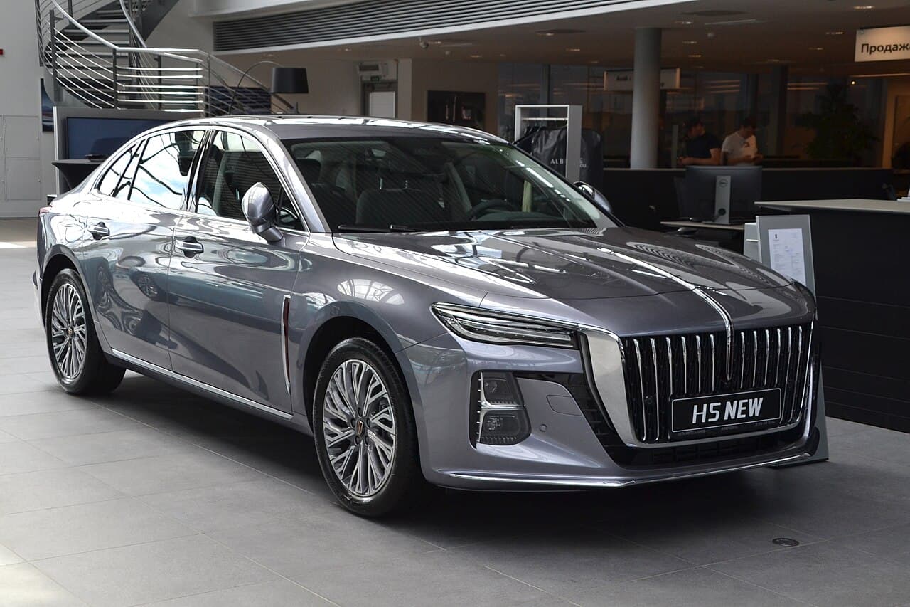 Hongqi H5 — фото спереди