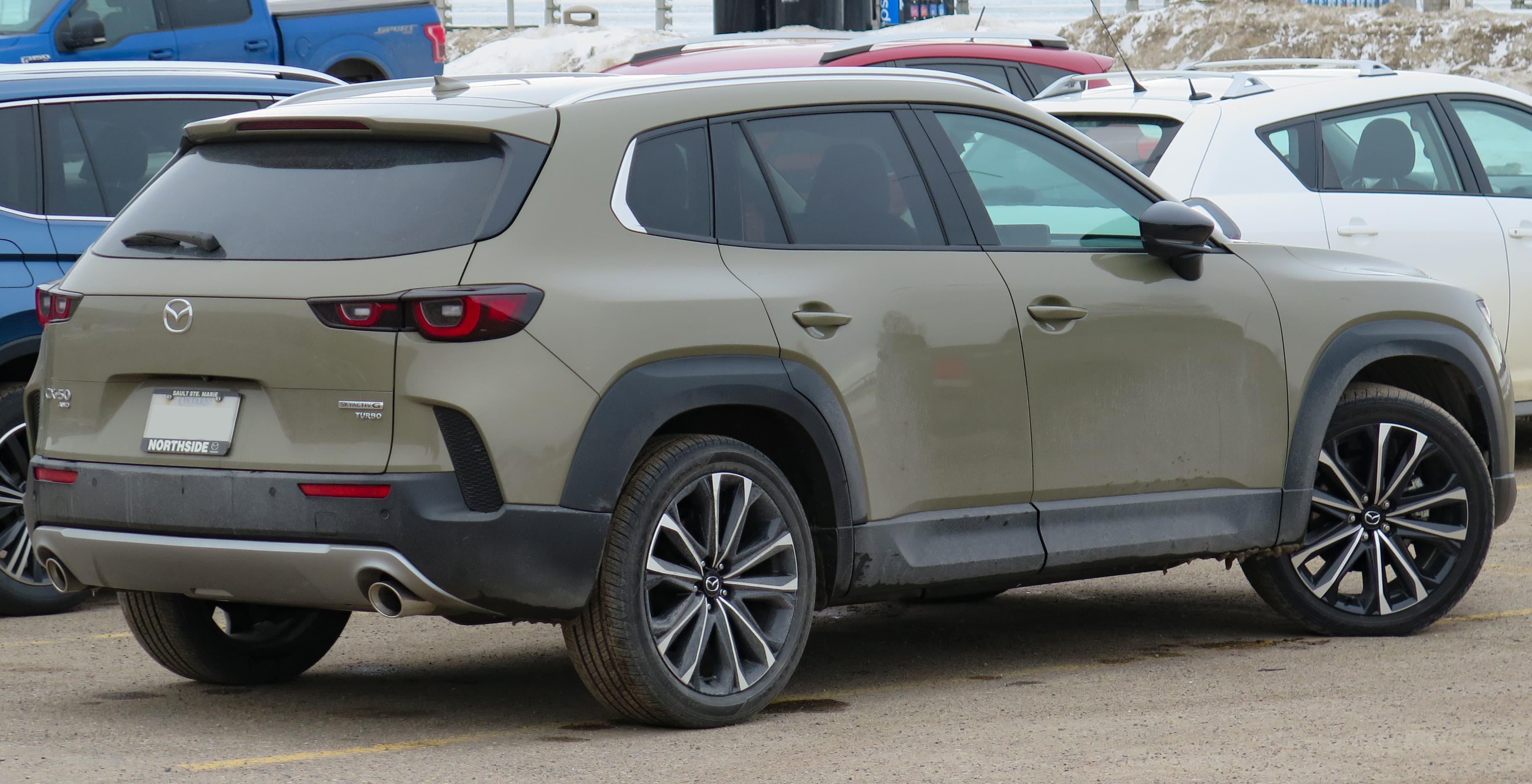 Mazda CX-50 — вид сбоку