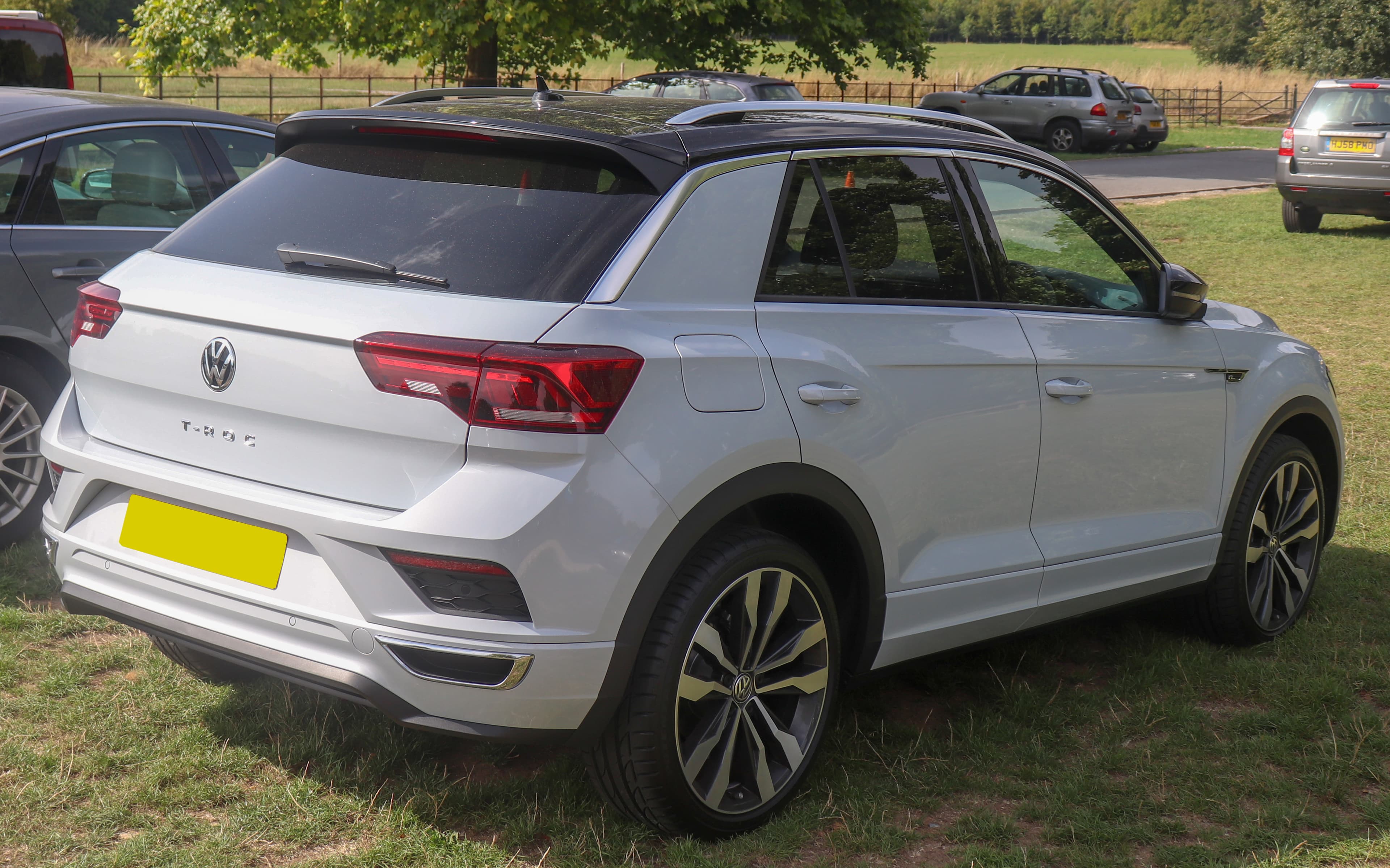 Volkswagen T-Roc — вид сбоку