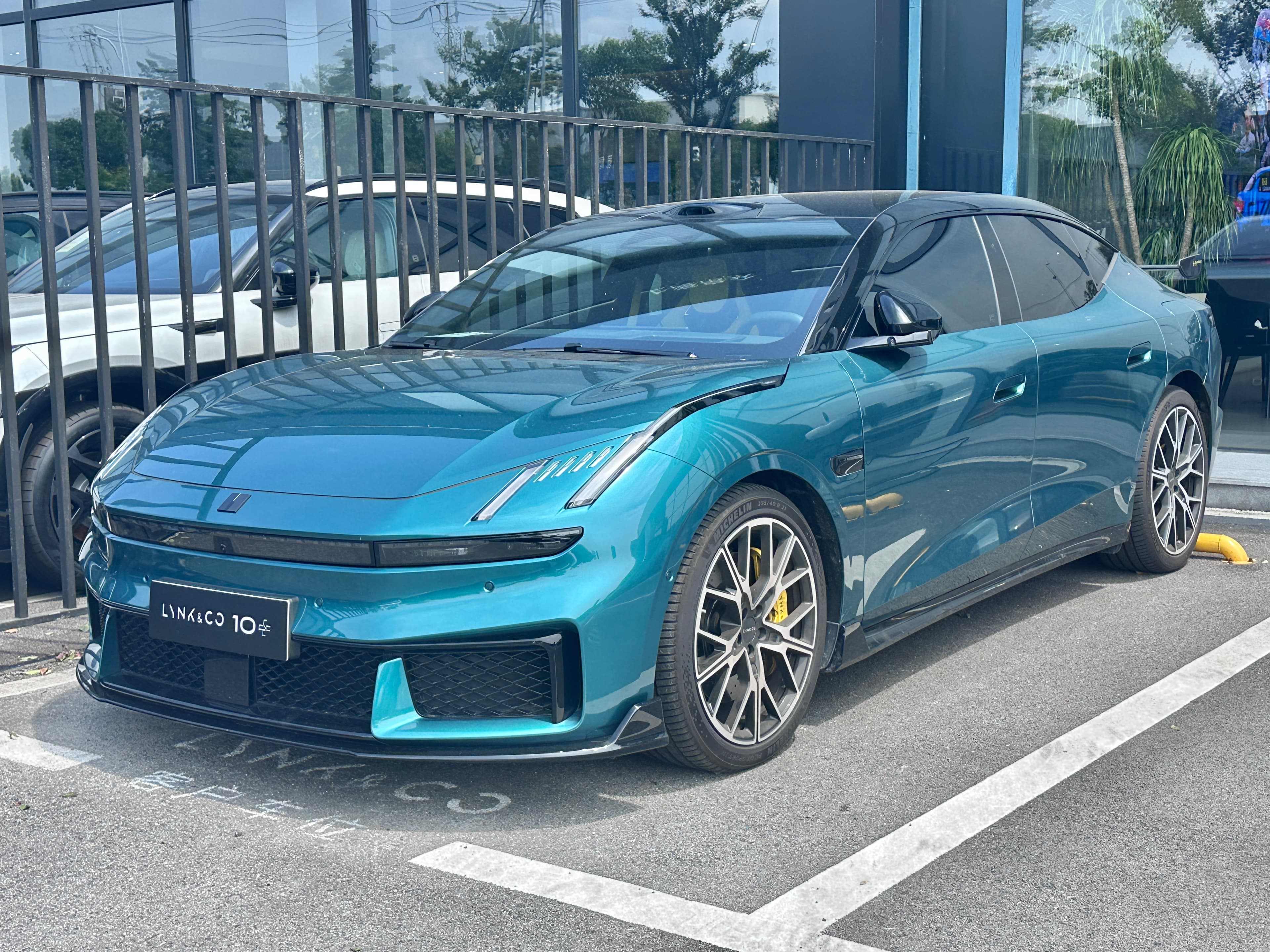 Lynk & Co 10