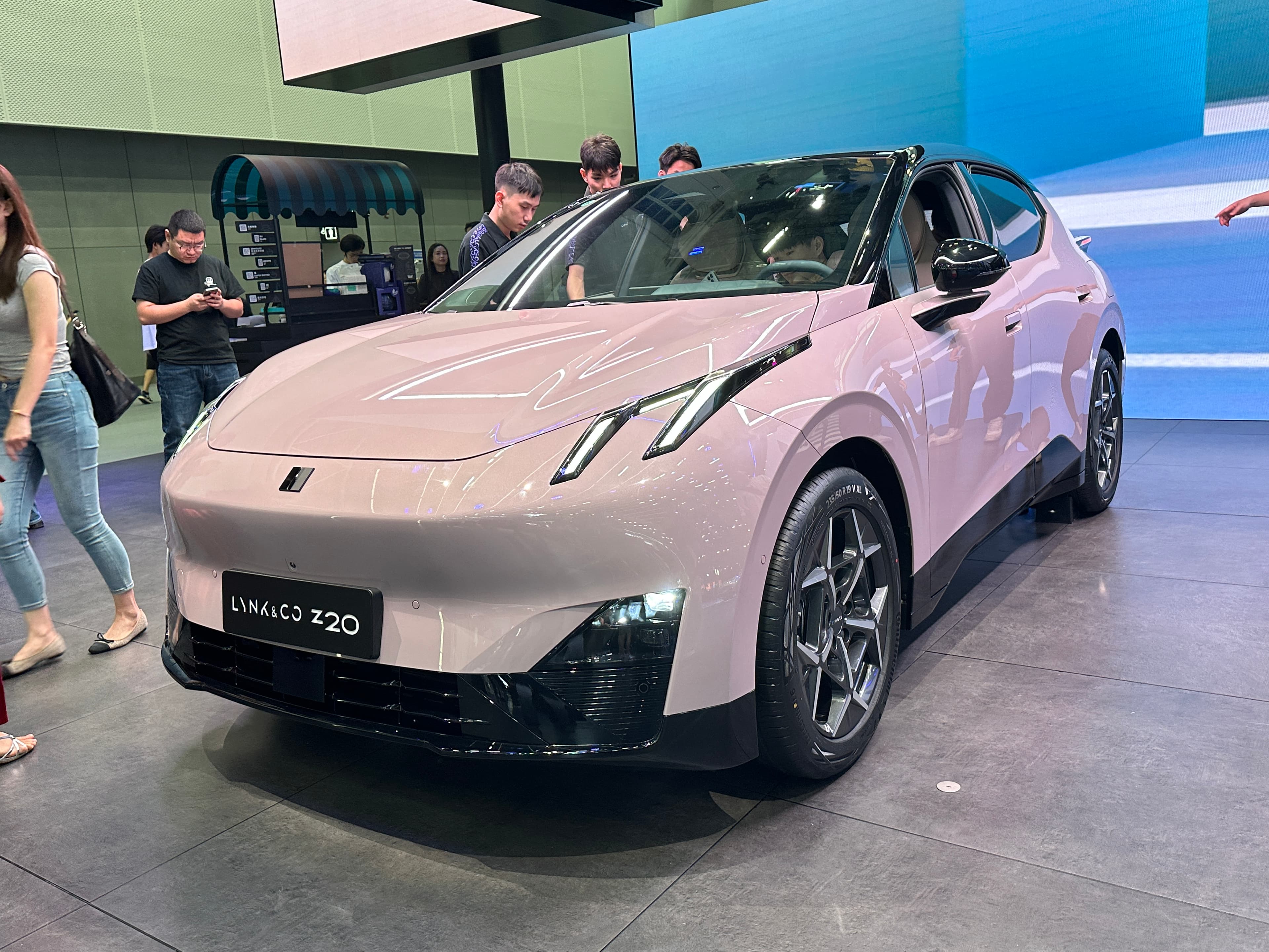 Lynk & Co Z20
